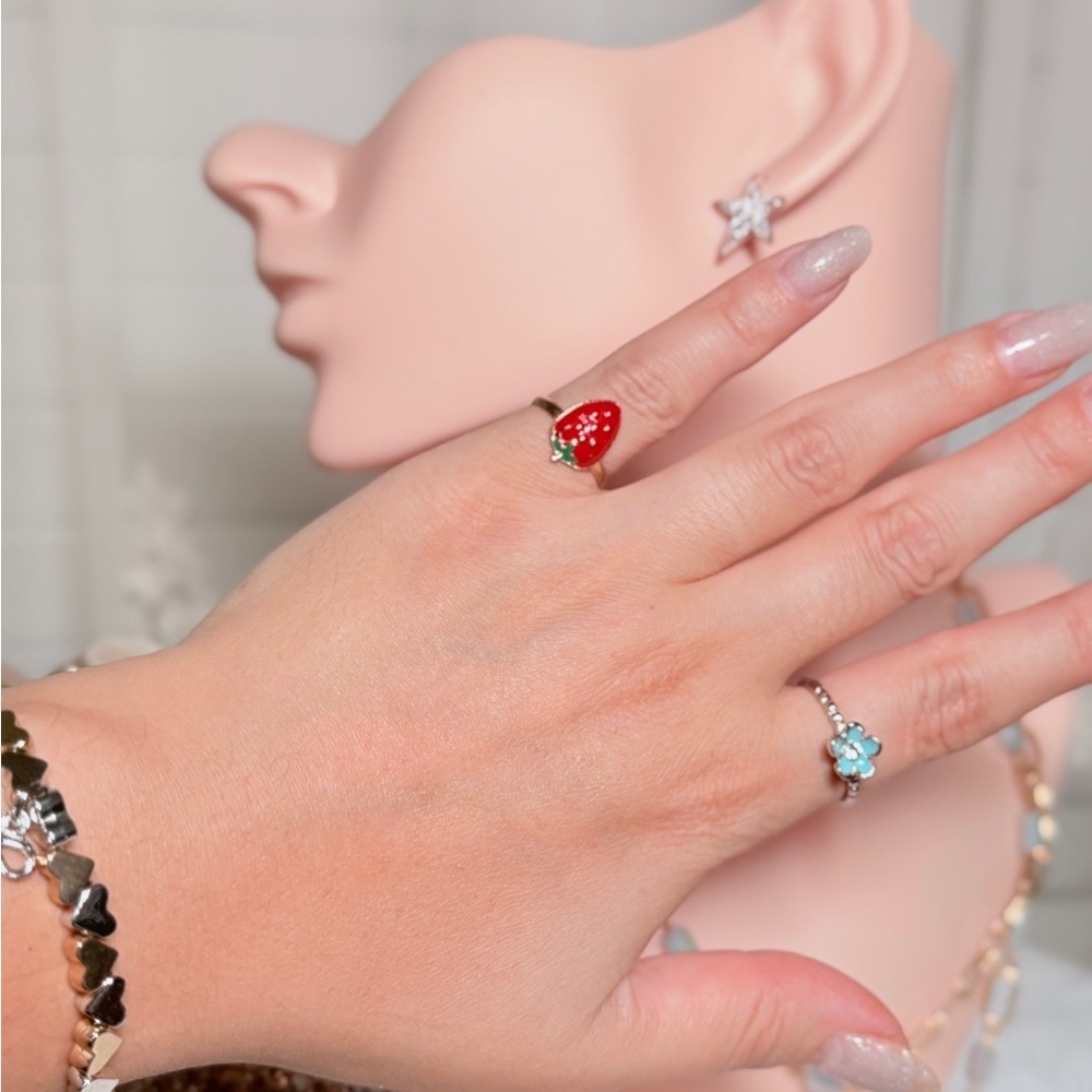 ⚜️ Strawberry Charm Gold Ring - Picture 4 of 4
